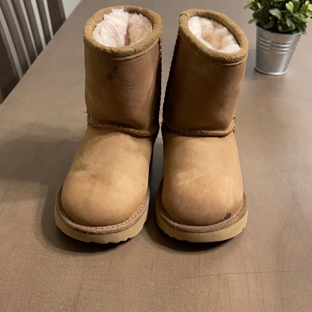 UGG Kids Chestnut Short Shearling Boots